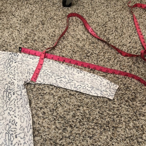 Joie Sweater Size XS Cream Beige Reptile Snake Skin Print - Picture 11 of 11